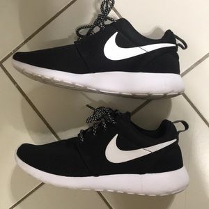 Nike Roshe One Sneaker